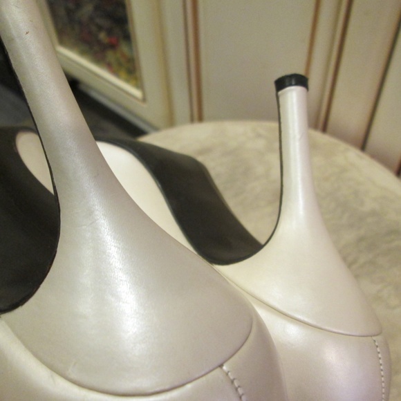 Stuart Weiztman women's satin pearl pump pointy shoes Sz 9 - Picture 12 of 16